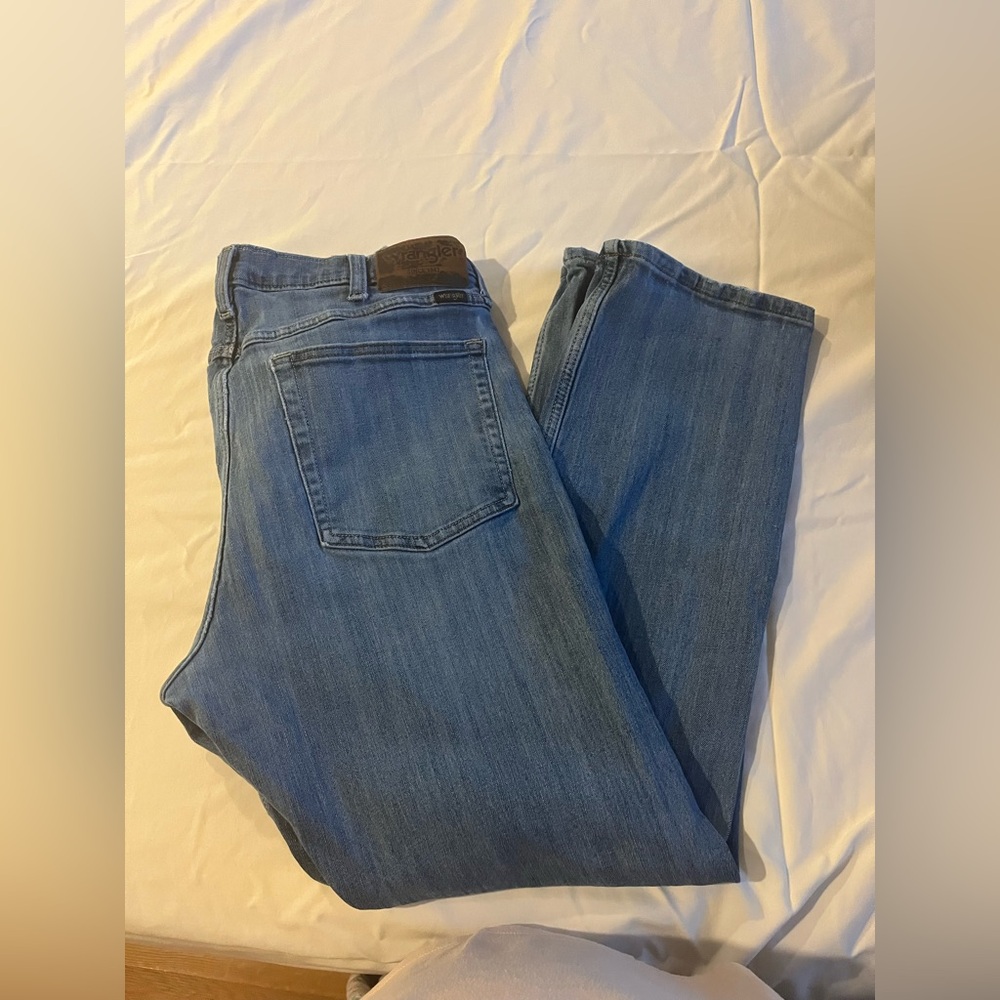 Men’s wrangler jeans. 34x30. Gently used. - Picture 2 of 8